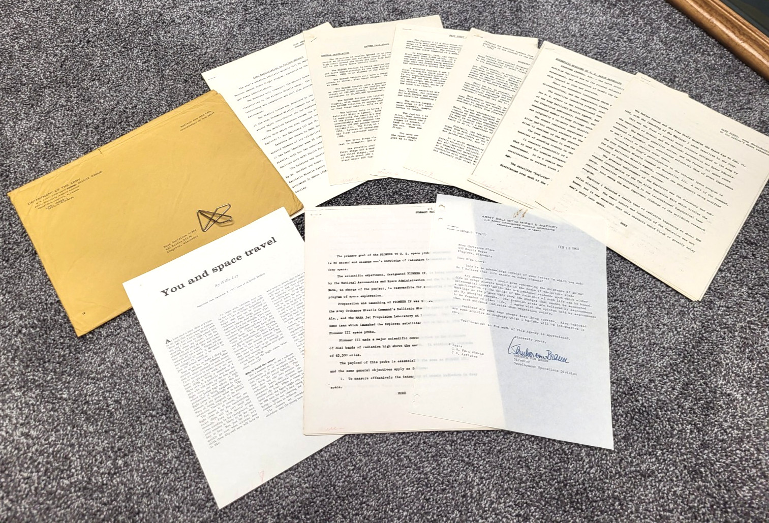 WERNHER VON BRAUN AUTOGRAPHED FULL LETTER 1960 & FACT SHEETS ROCKETS SPACE RARE$