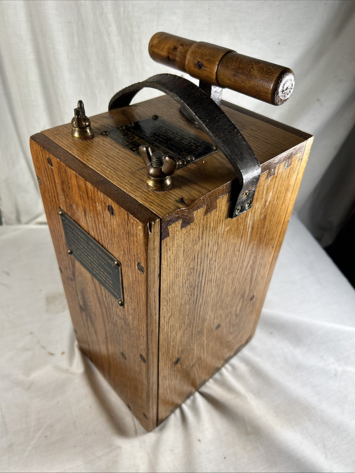 E. I. DU PONT DE NEMOURS CO. Antique BLASTING MACHINE No. 50