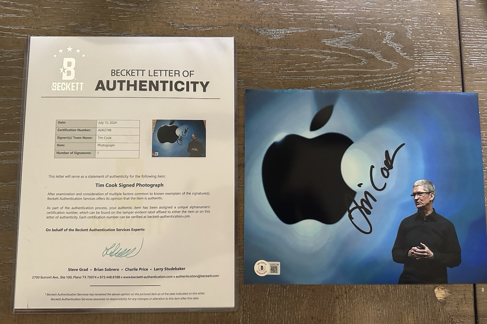 Tim Cook Signed 8x10 Photo w/ BECKETT LOA Apple CEO
