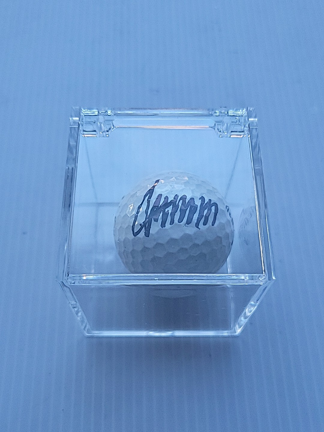 PRESIDENT DONALD TRUMP Hand-Signed Autographed Golfball W/COA & (Display Case)