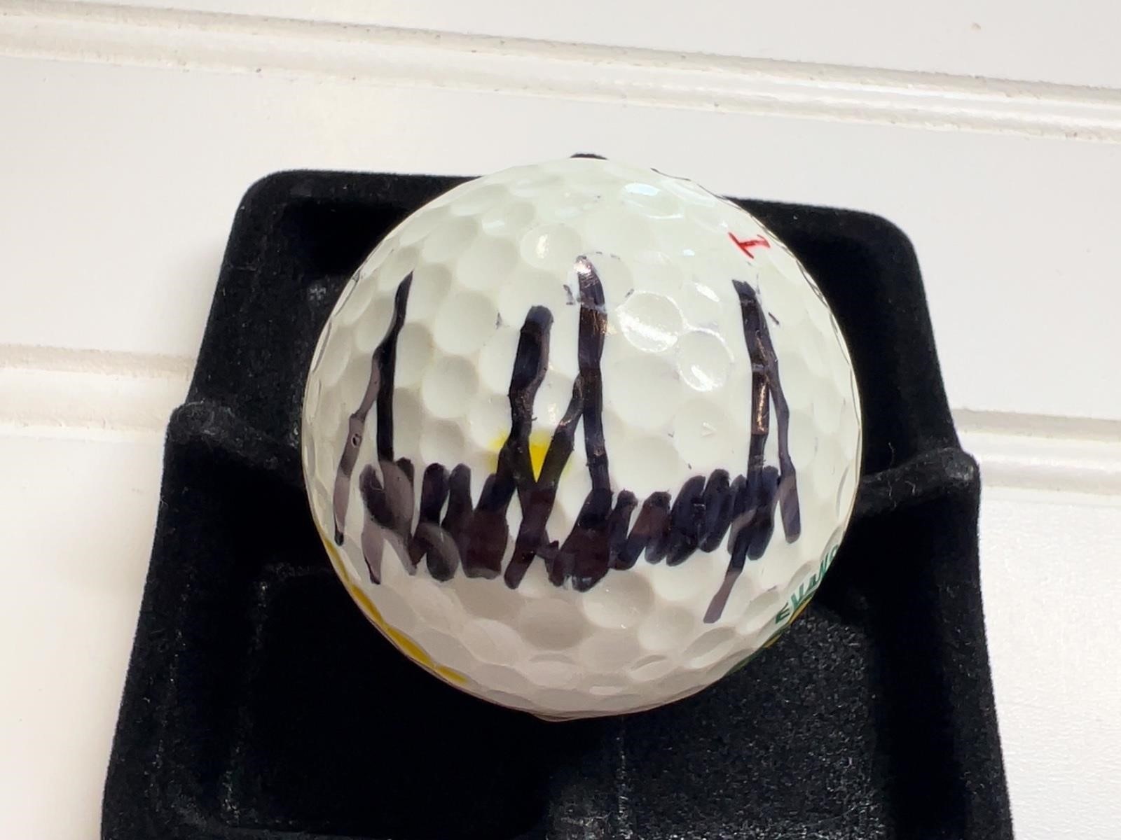 Donald Trump Signed golf Bal