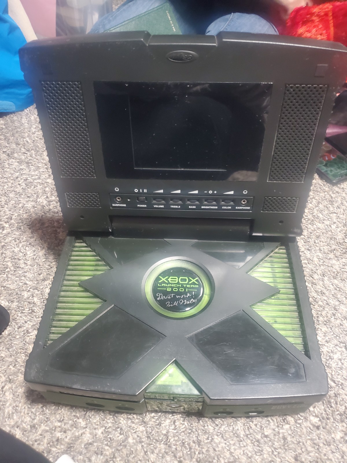 2001 original SUPER RARE  XBOX signed by Bill Gates