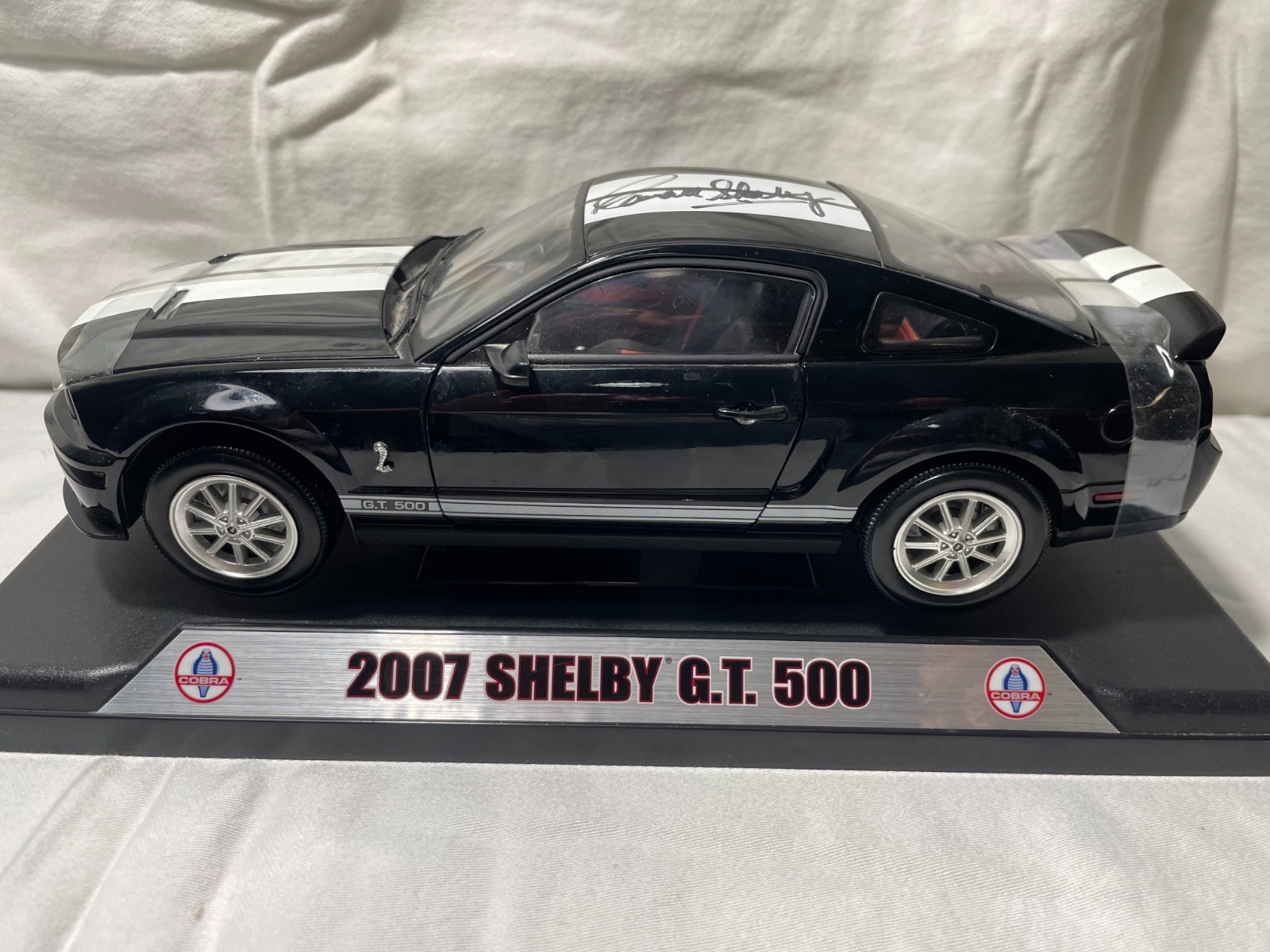 1/18 Shelby Collectibles 2007 GT 500 w/ Autograph by Carroll Shelby