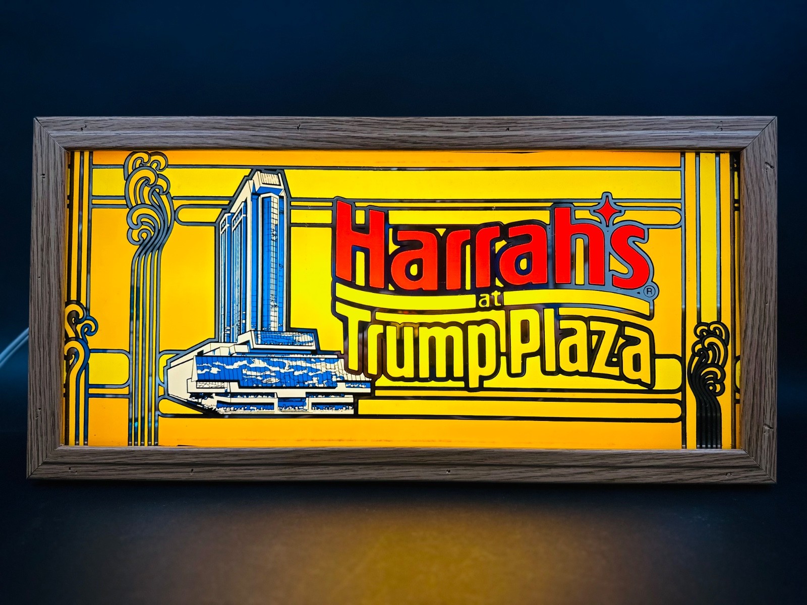 Harrah's at Trump Plaza President Casino Slot Machine Front Glass Illuminated