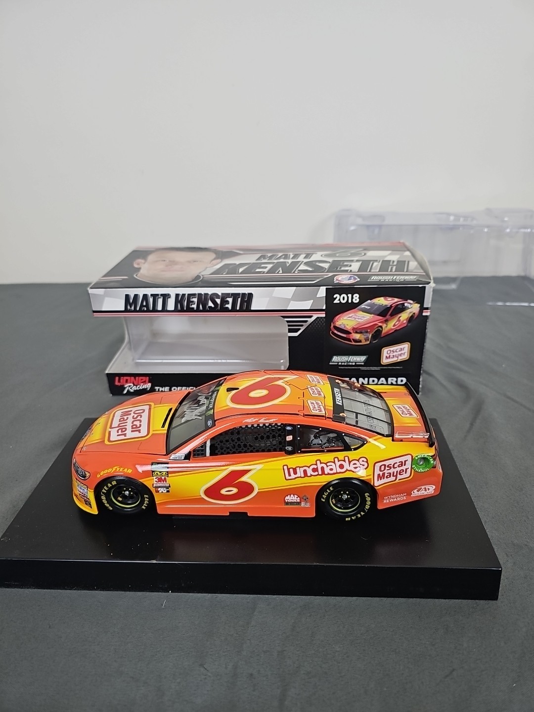 1:24 ACTION Matt Kenseth #6 Oscar Mayer 2018 Fusion, AUTOGRAPHED