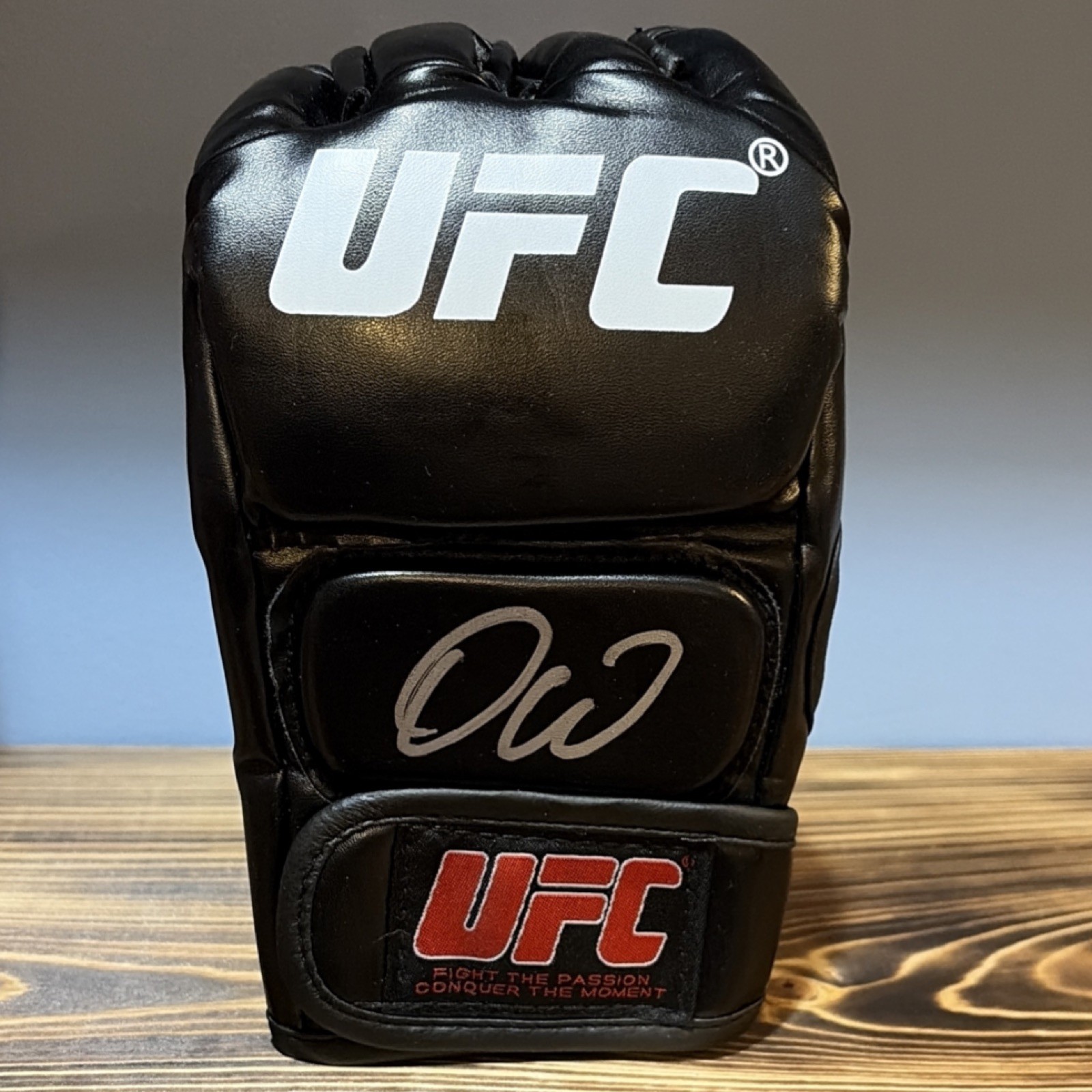 UFC MMA Autographed Dana White Black Glove Original Authenticated