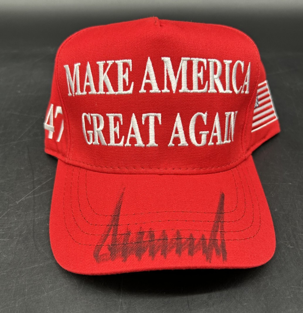 Donald Trump President Signed Make America Great Again Hat PSA/DNA AUTO LOA
