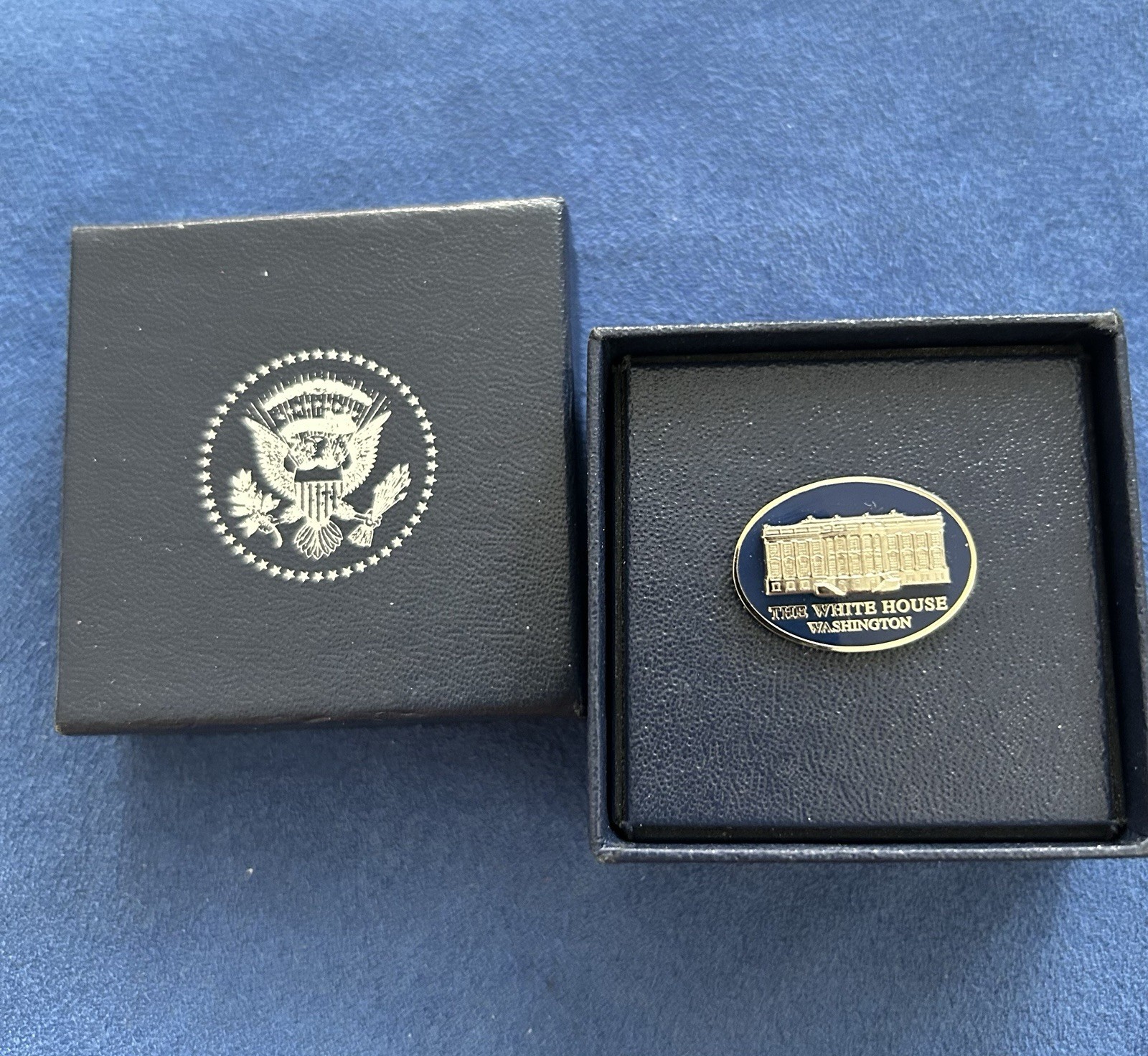 TRUMP  WHITE HOUSE LAPEL PIN Signature DONALD VIP OFFICIAL GIFT w BOX Rare Exc